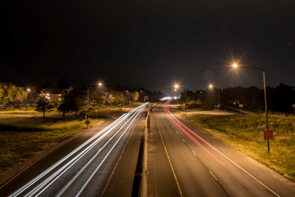 Iluminación y video vigilancia de carreteras.